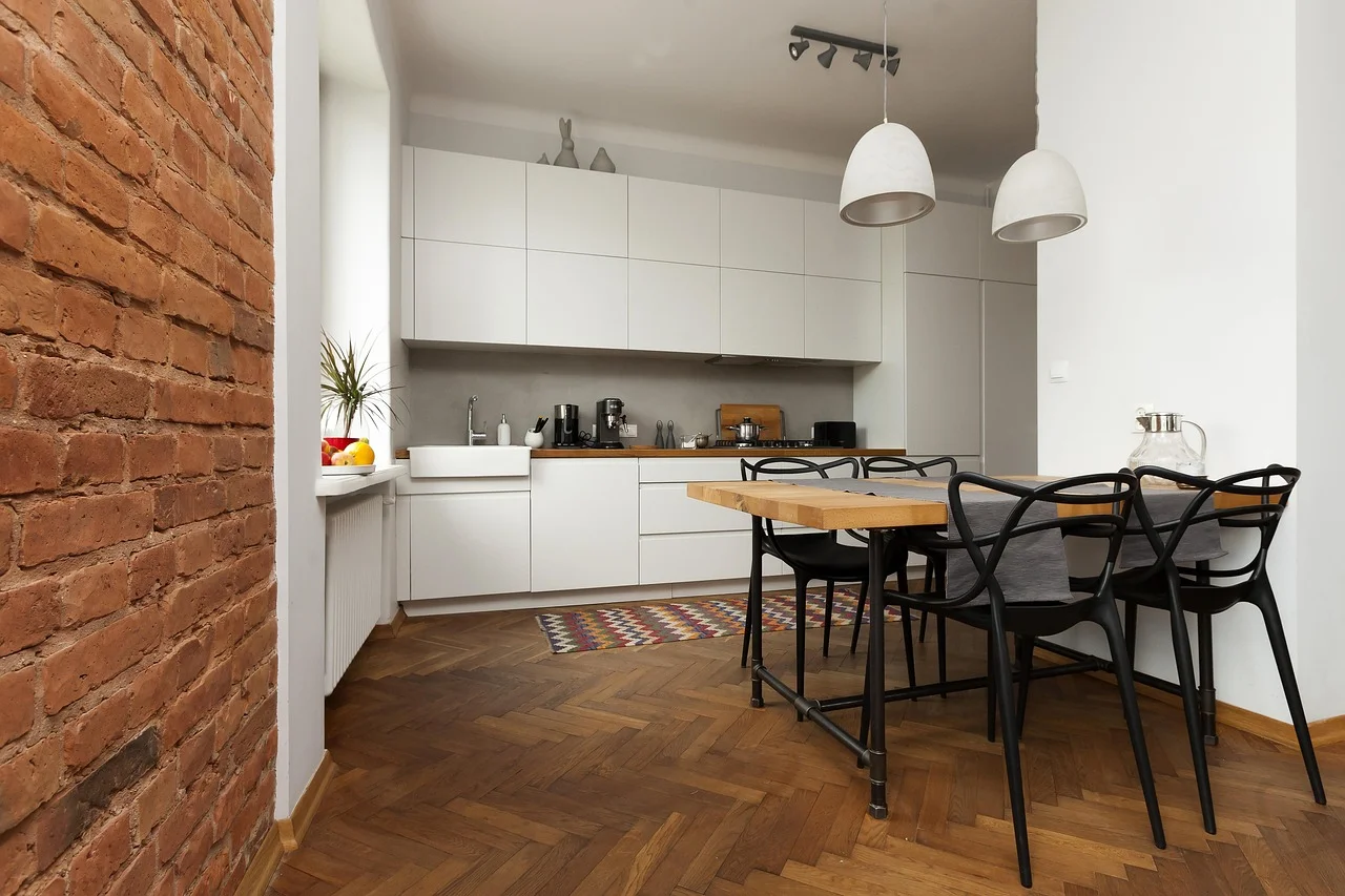 Cómo combinar suelos cerámicos y parquet de madera en una reforma: claves para un resultado duradero y elegante